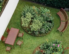 Palissade Dining Bench, iron red